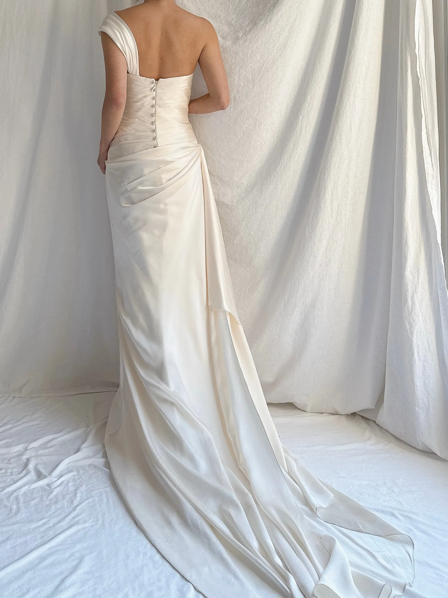 00 Romona Keveza Silk Gown - M/8