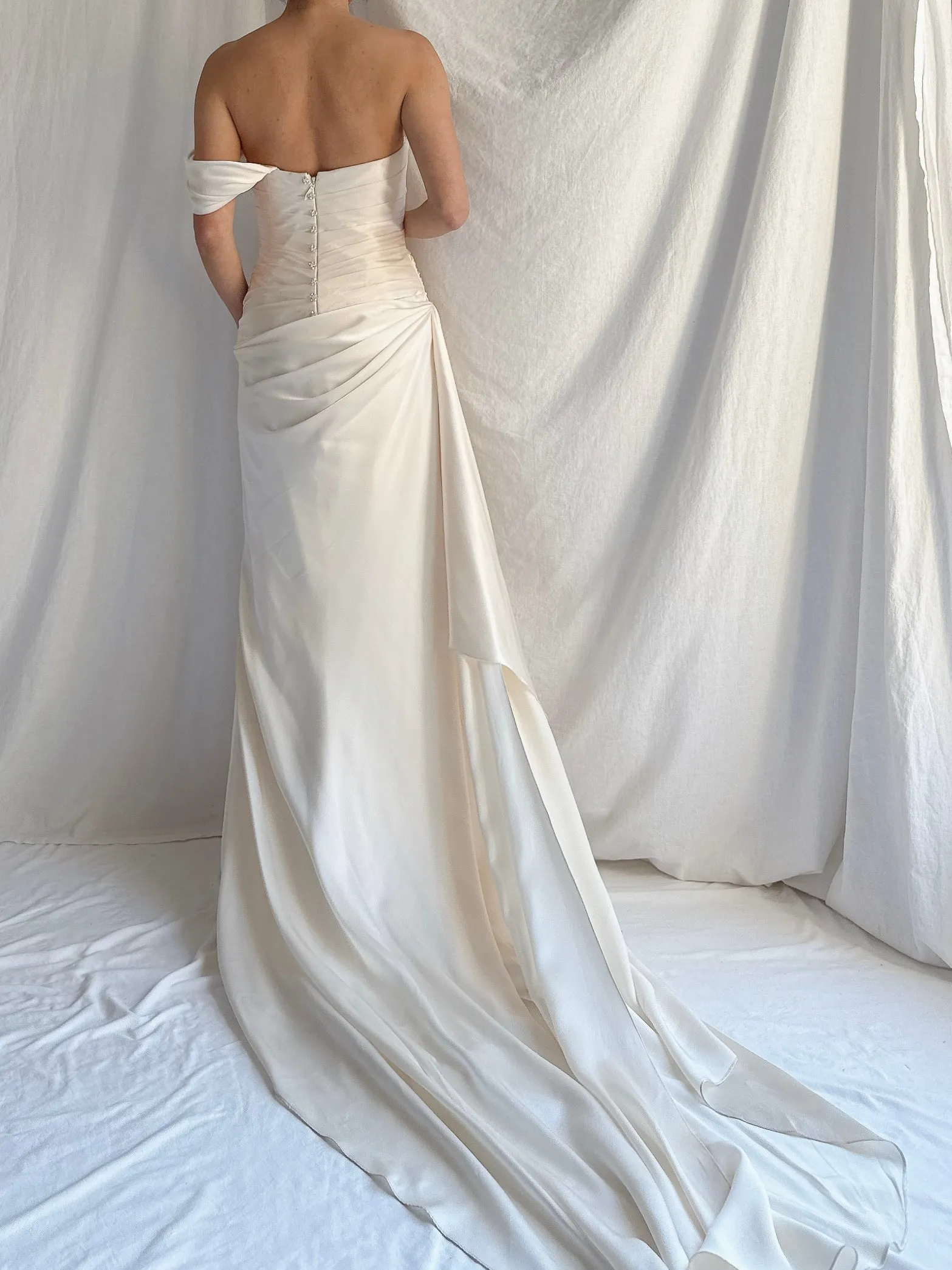 00 Romona Keveza Silk Gown - M/8