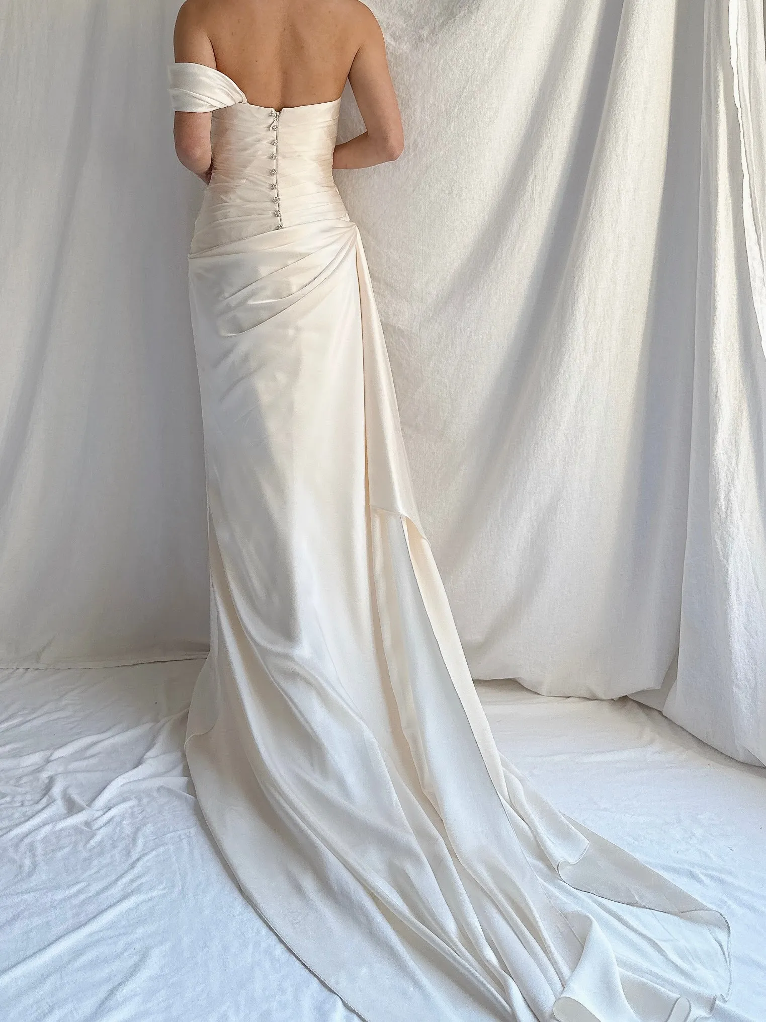 00 Romona Keveza Silk Gown - M/8