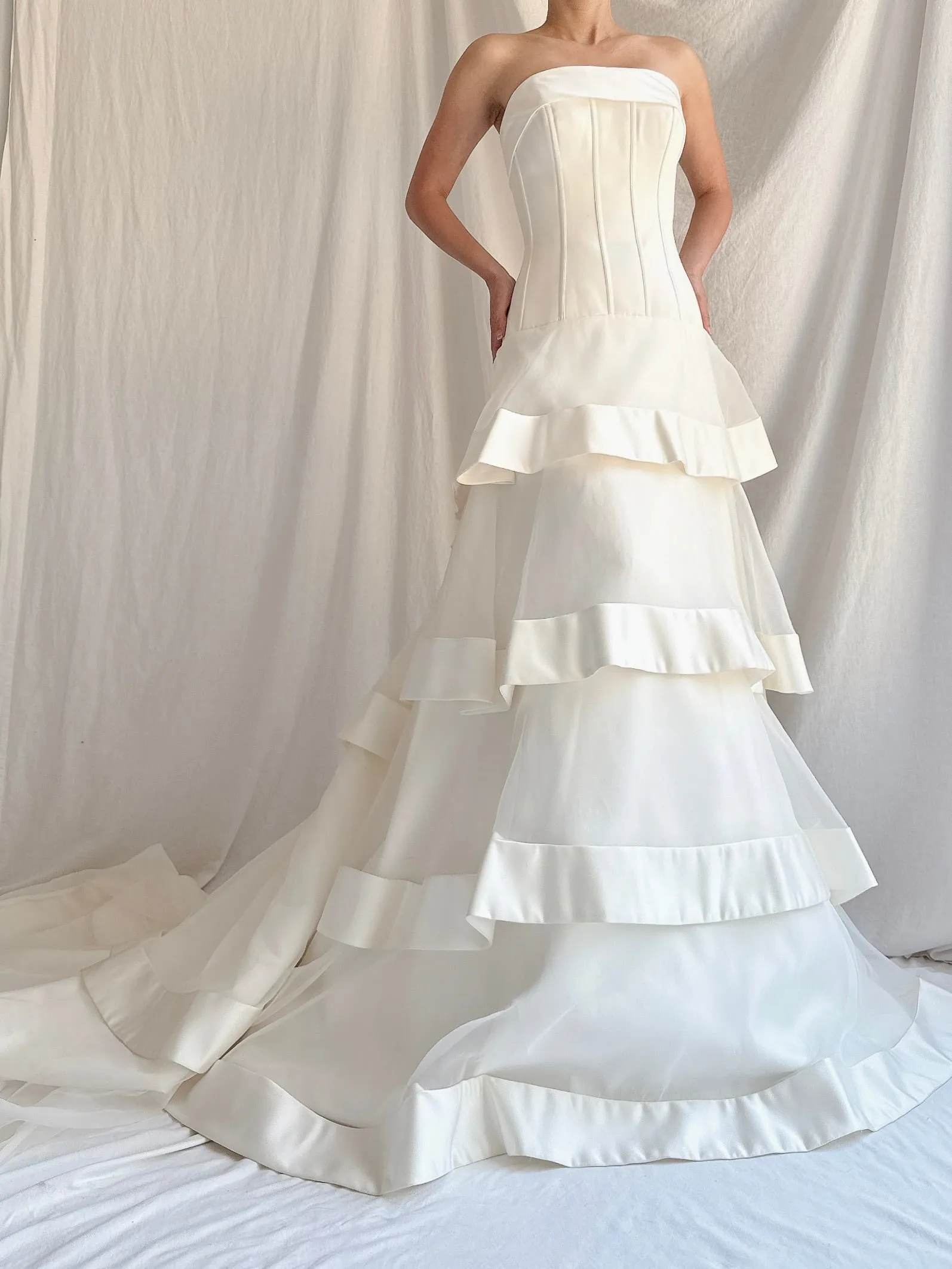 00 Strapless Satin/Organza Gown - S/4/6