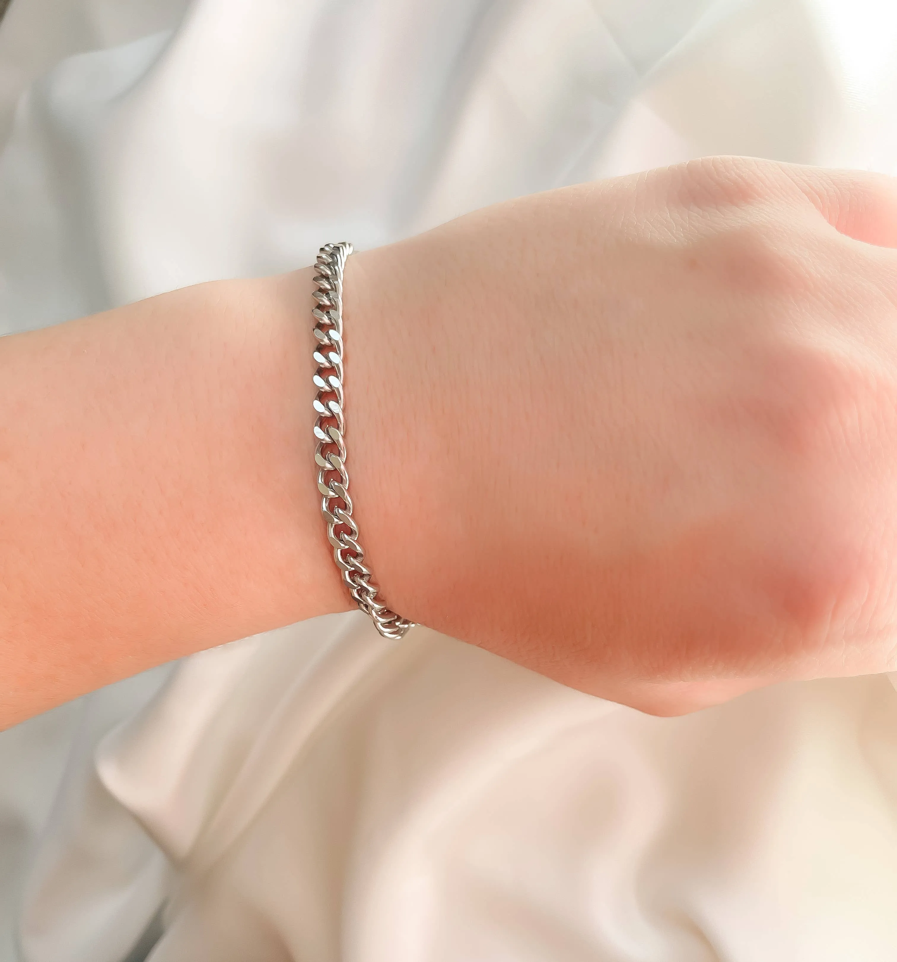 18k Gold Bracelets