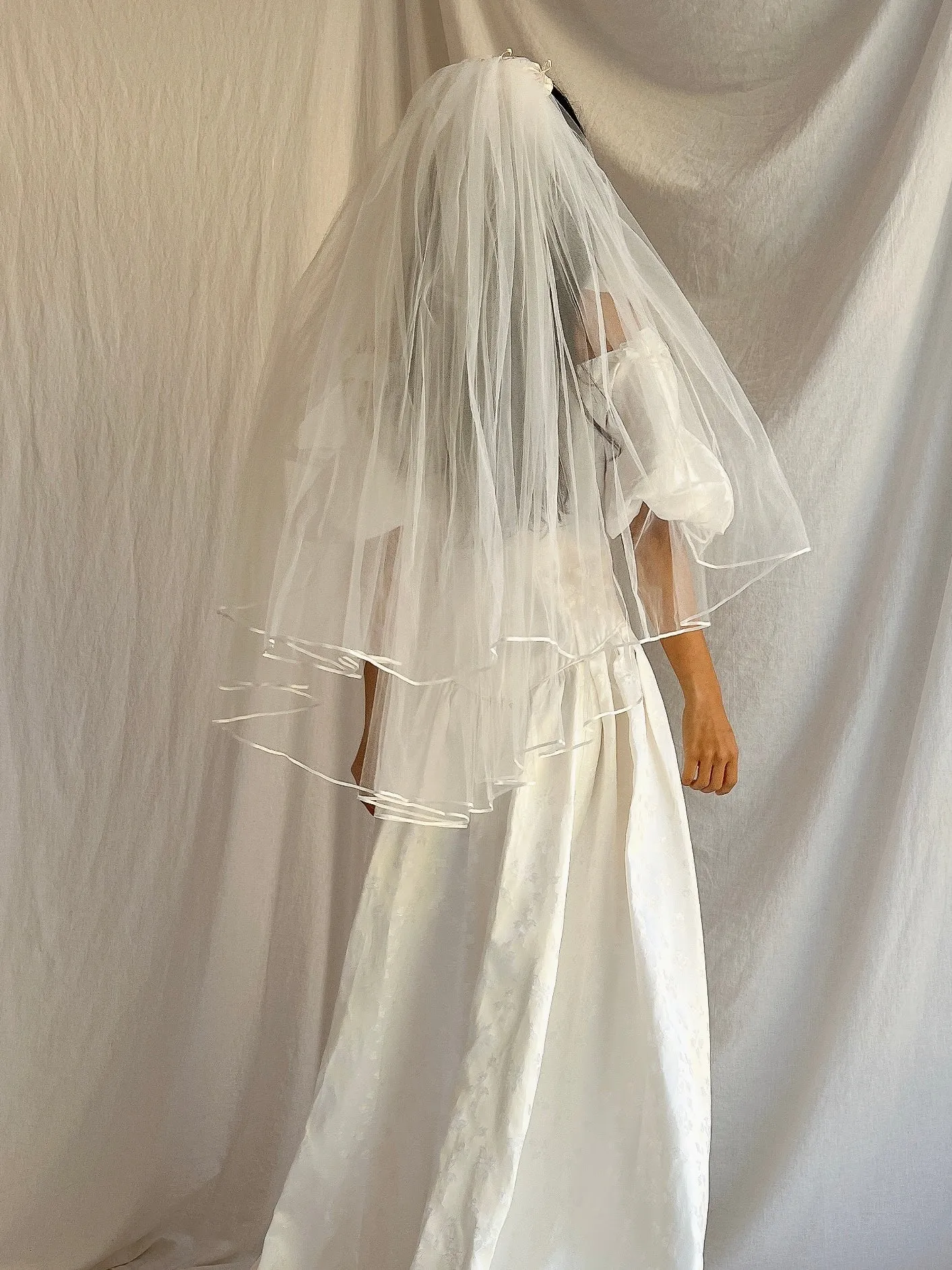 1980s Ivory Double Layered Hip-Length Tulle Veil
