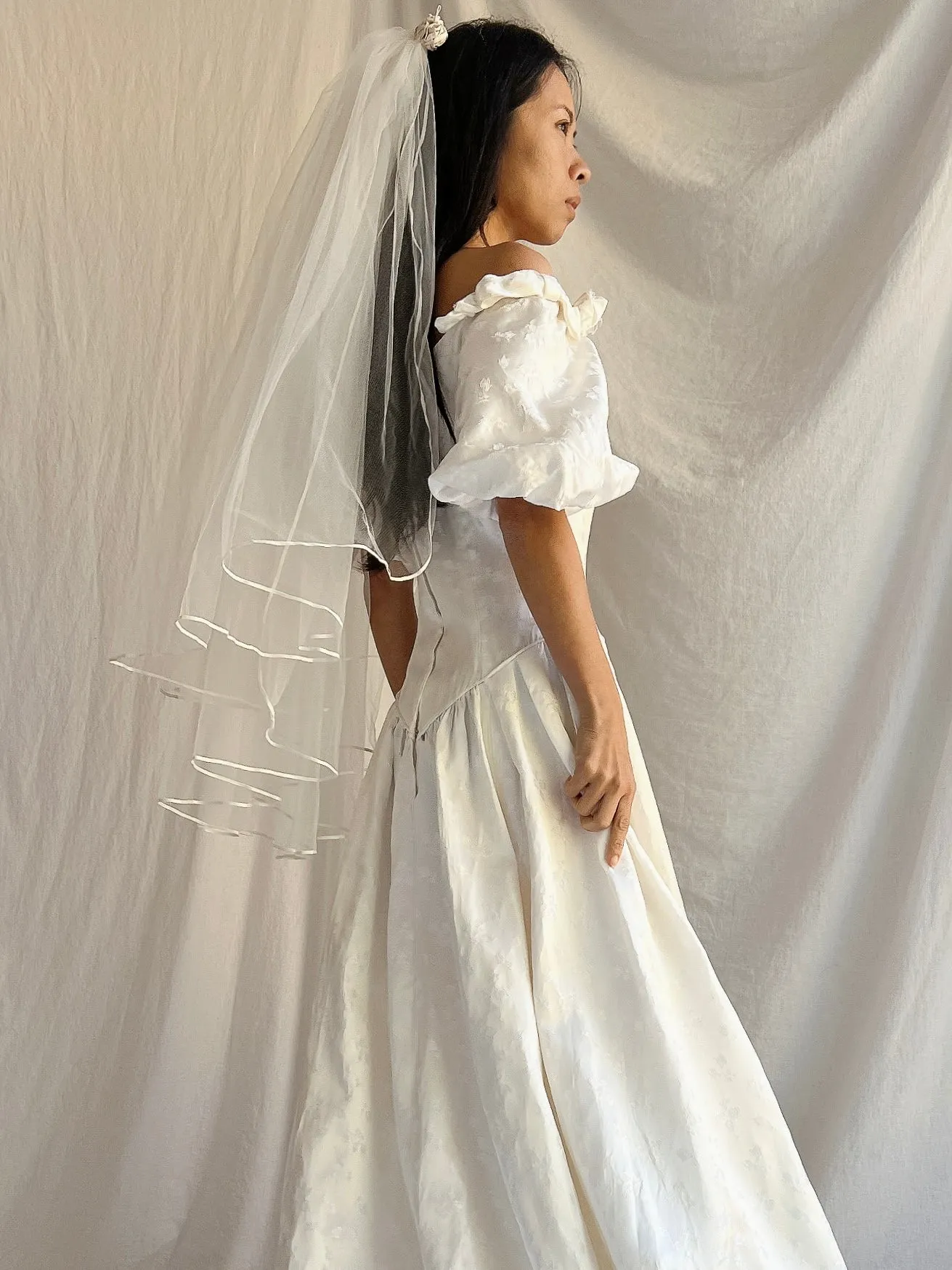 1980s Ivory Double Layered Hip-Length Tulle Veil
