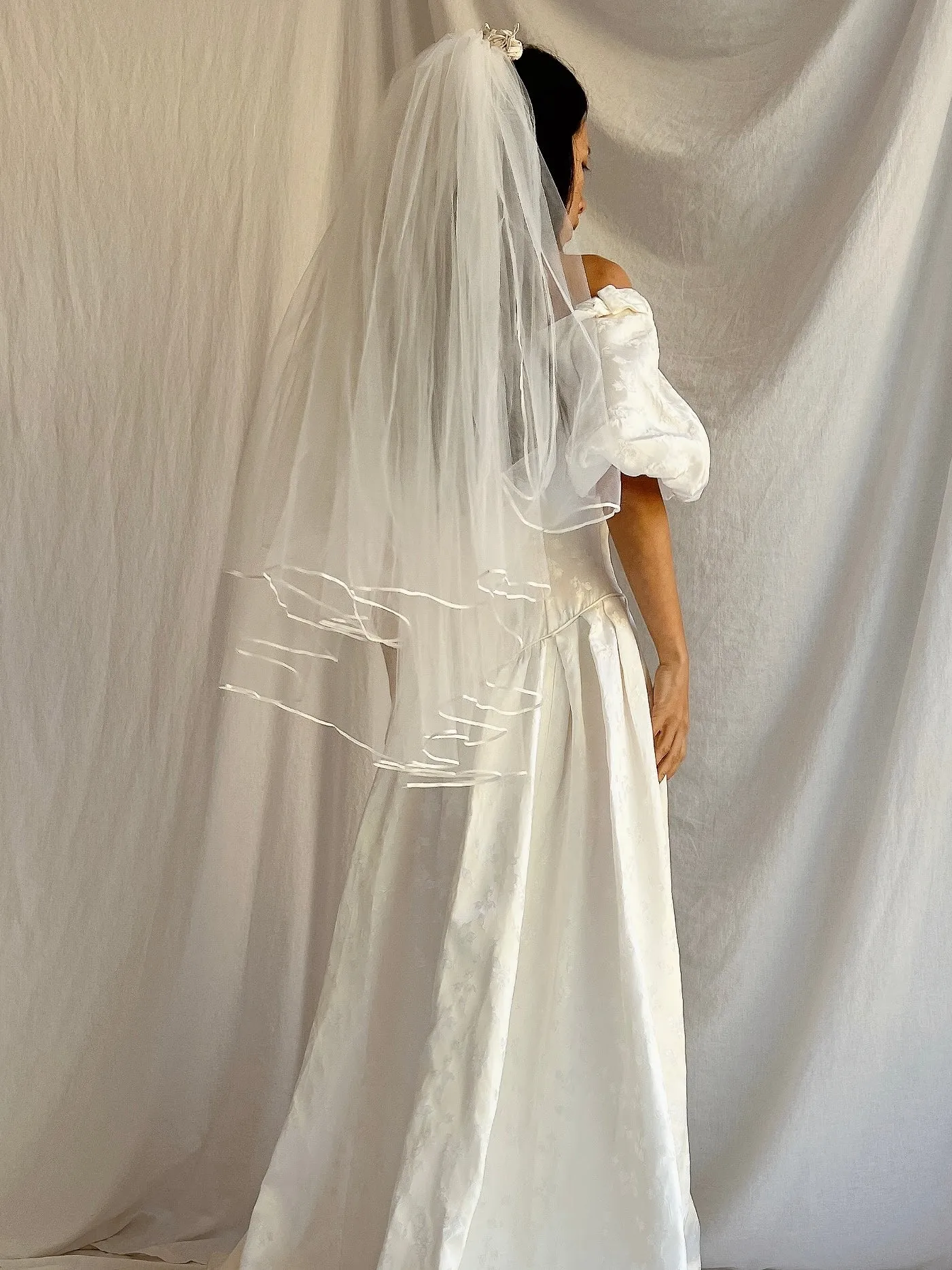 1980s Ivory Double Layered Hip-Length Tulle Veil