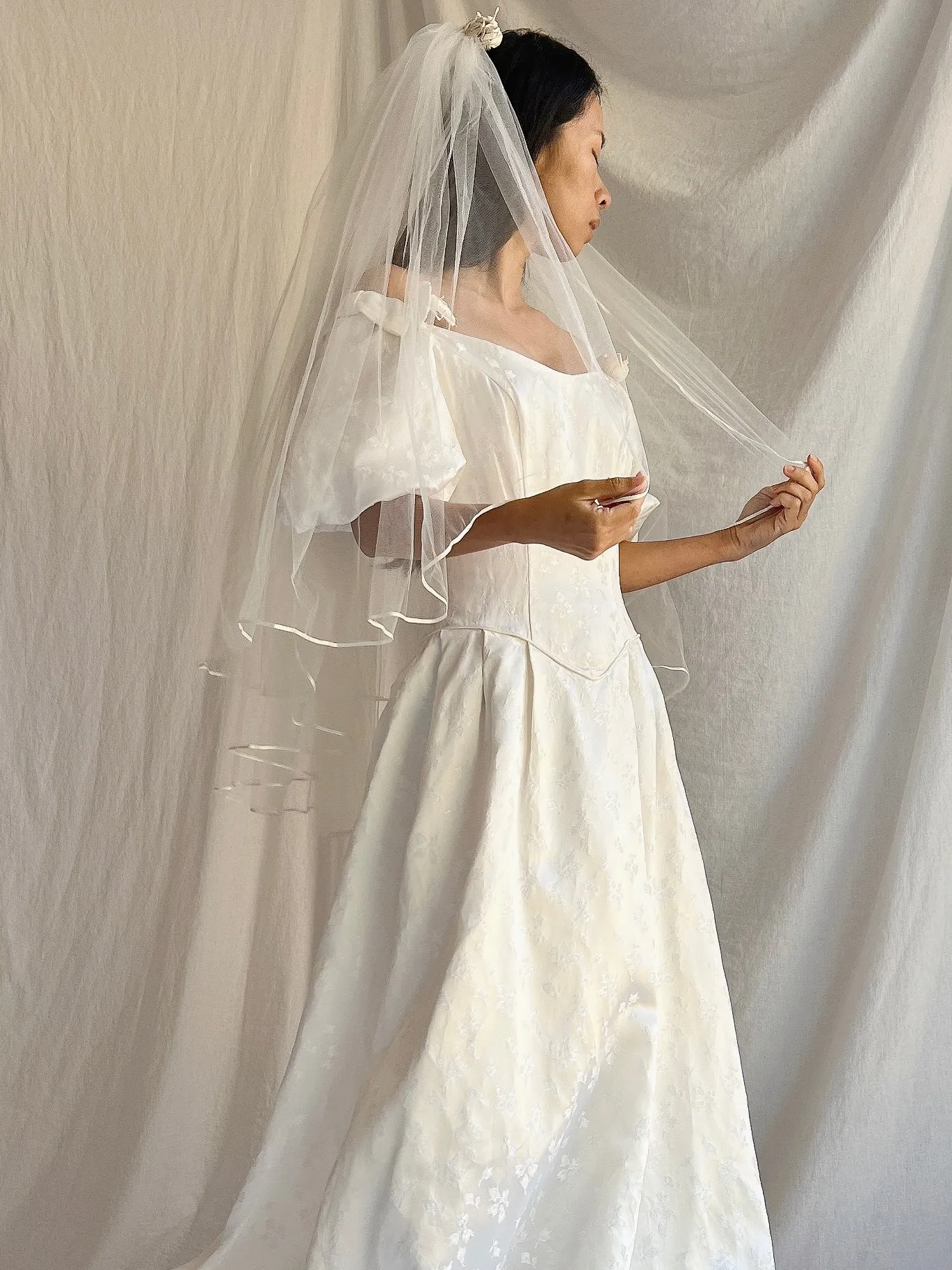 1980s Ivory Double Layered Hip-Length Tulle Veil