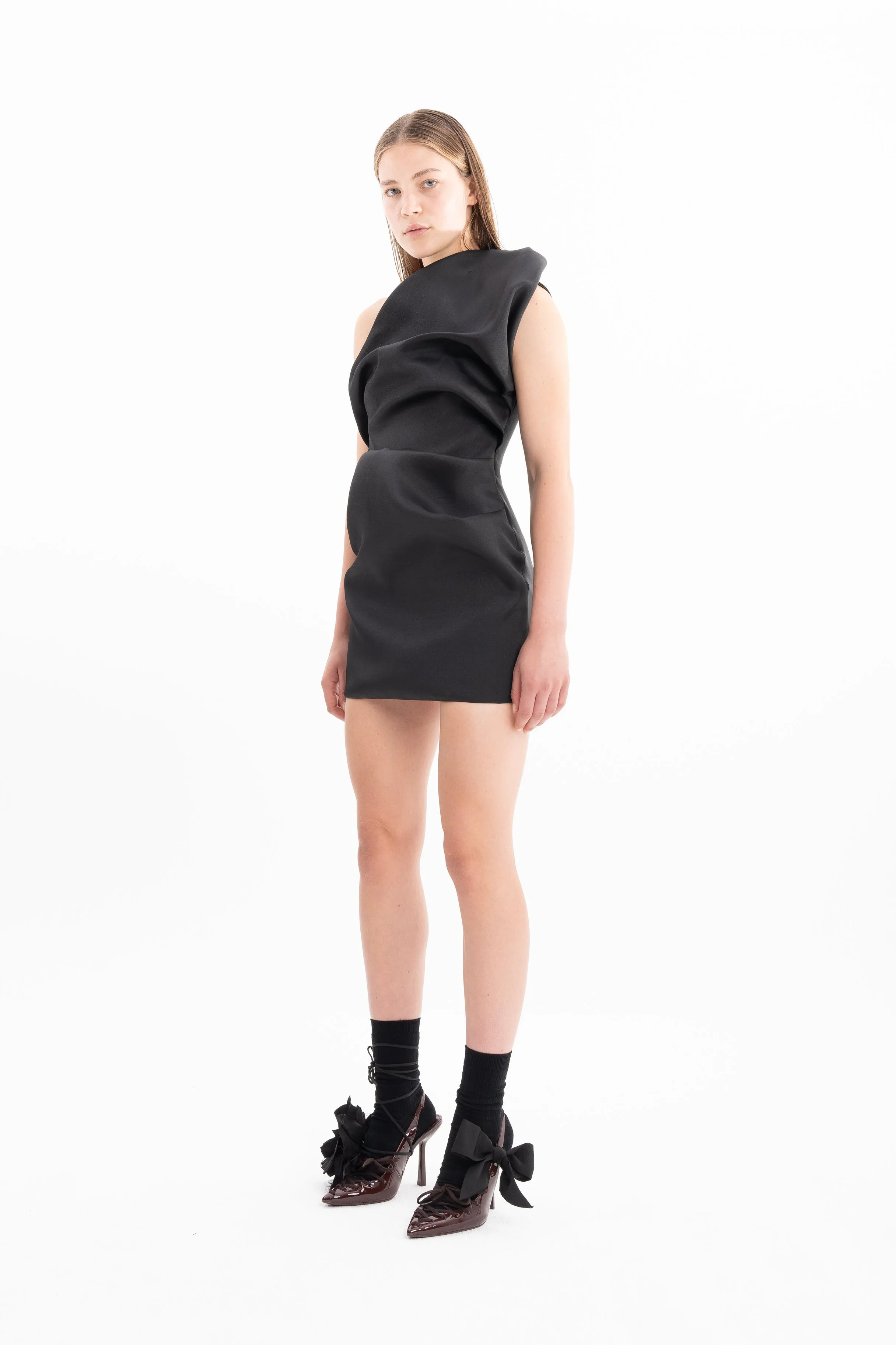 BLACK SLEEVELESS FITTED DRAPED MINI DRESS
