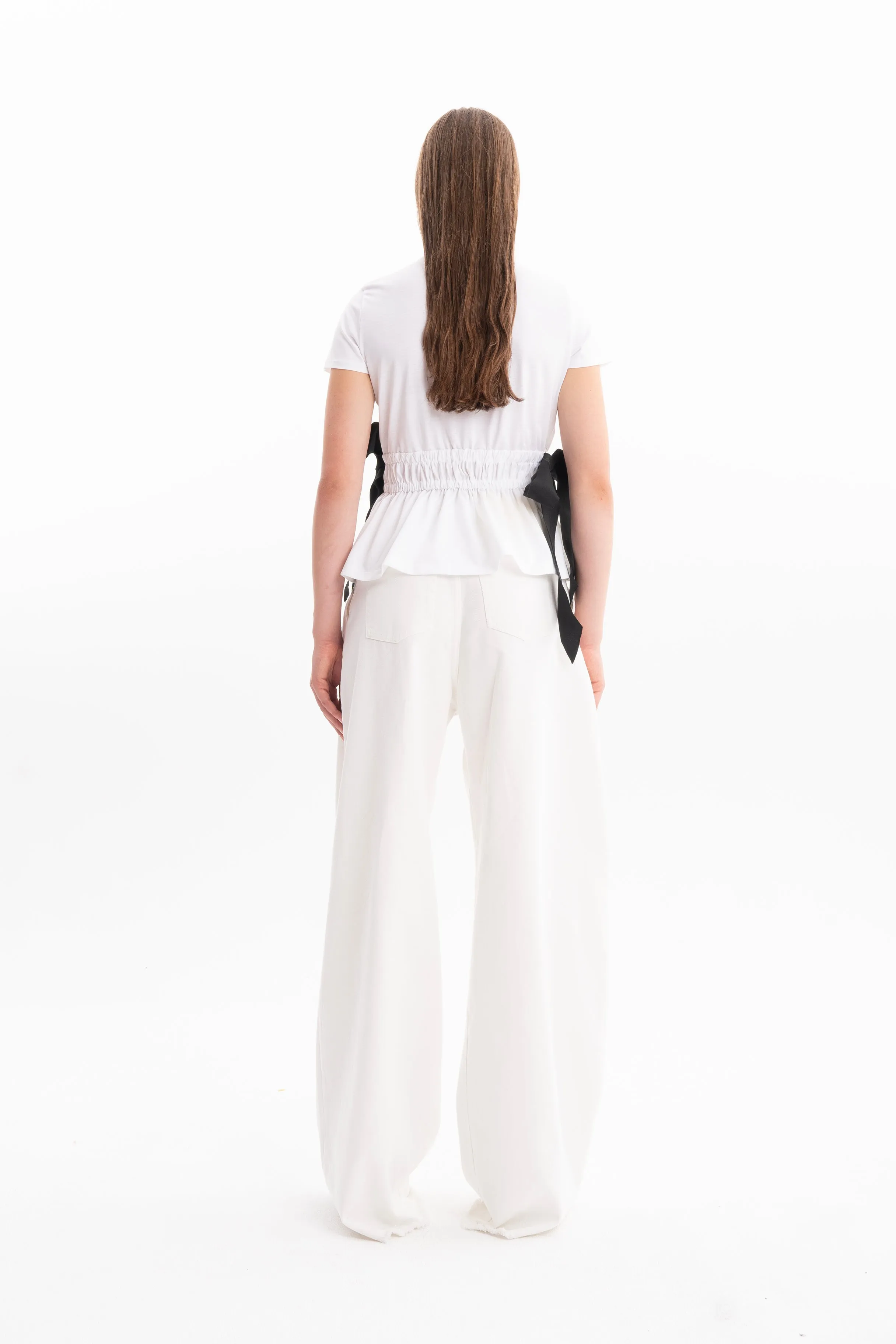 WHITE GATHERED CAP SLEEVE T-SHIRT WITH BLACK BOWS